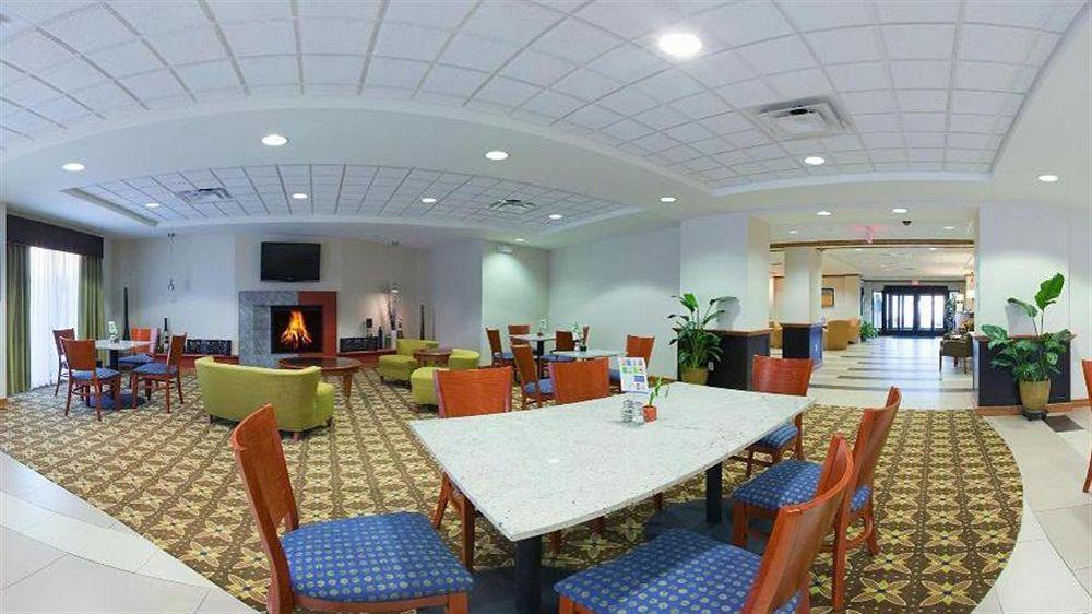 Hampton Inn Westfield Εξωτερικό φωτογραφία
