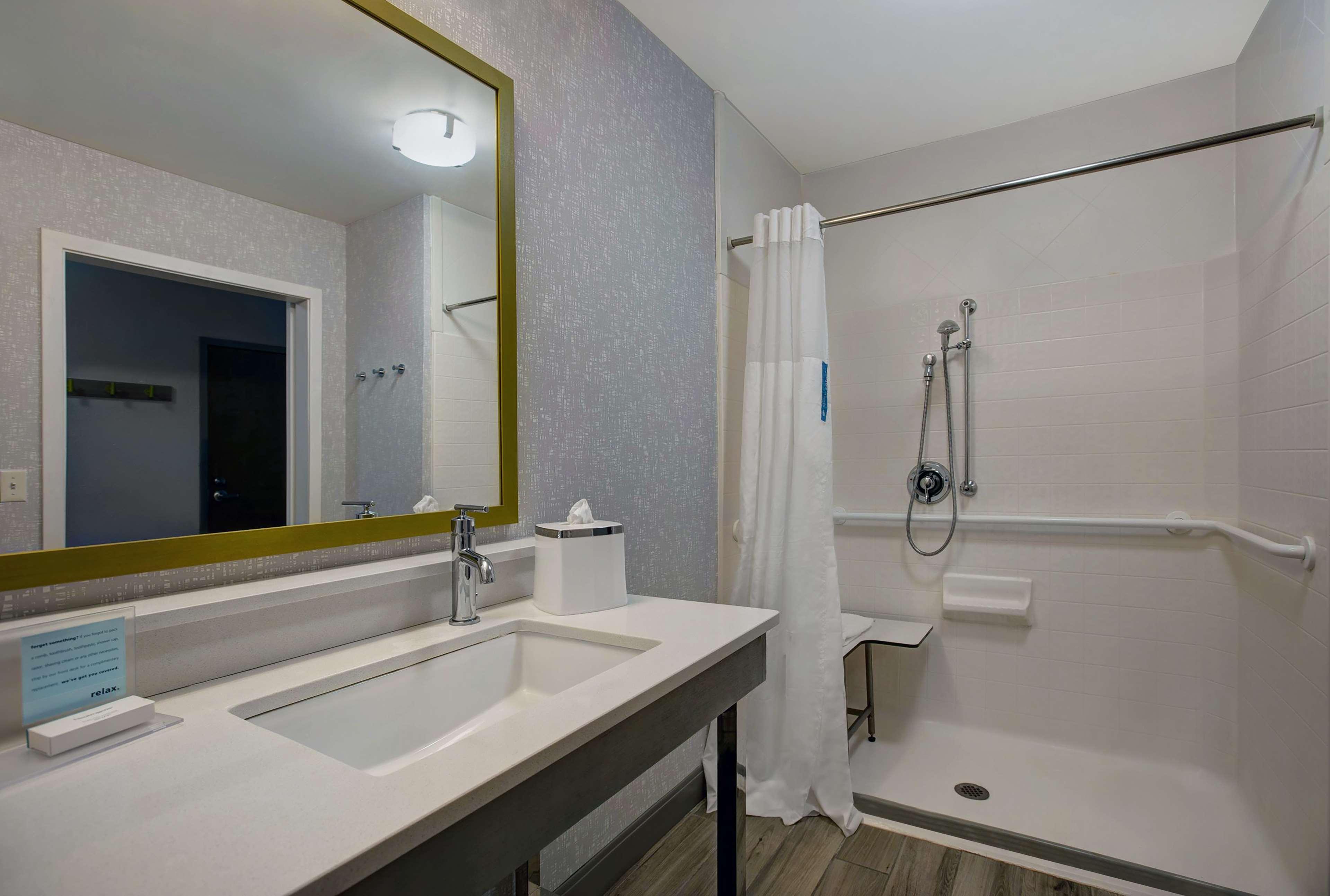 Hampton Inn Westfield Εξωτερικό φωτογραφία
