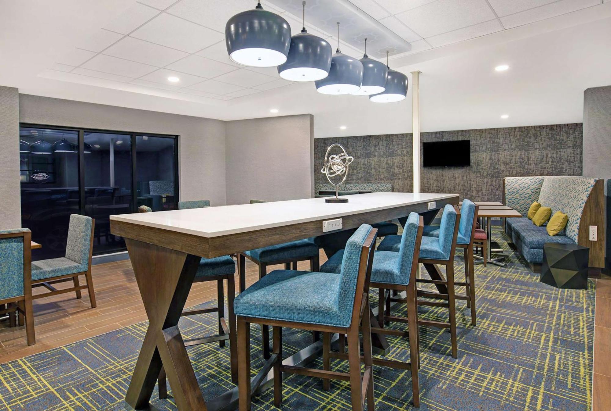 Hampton Inn Westfield Εξωτερικό φωτογραφία
